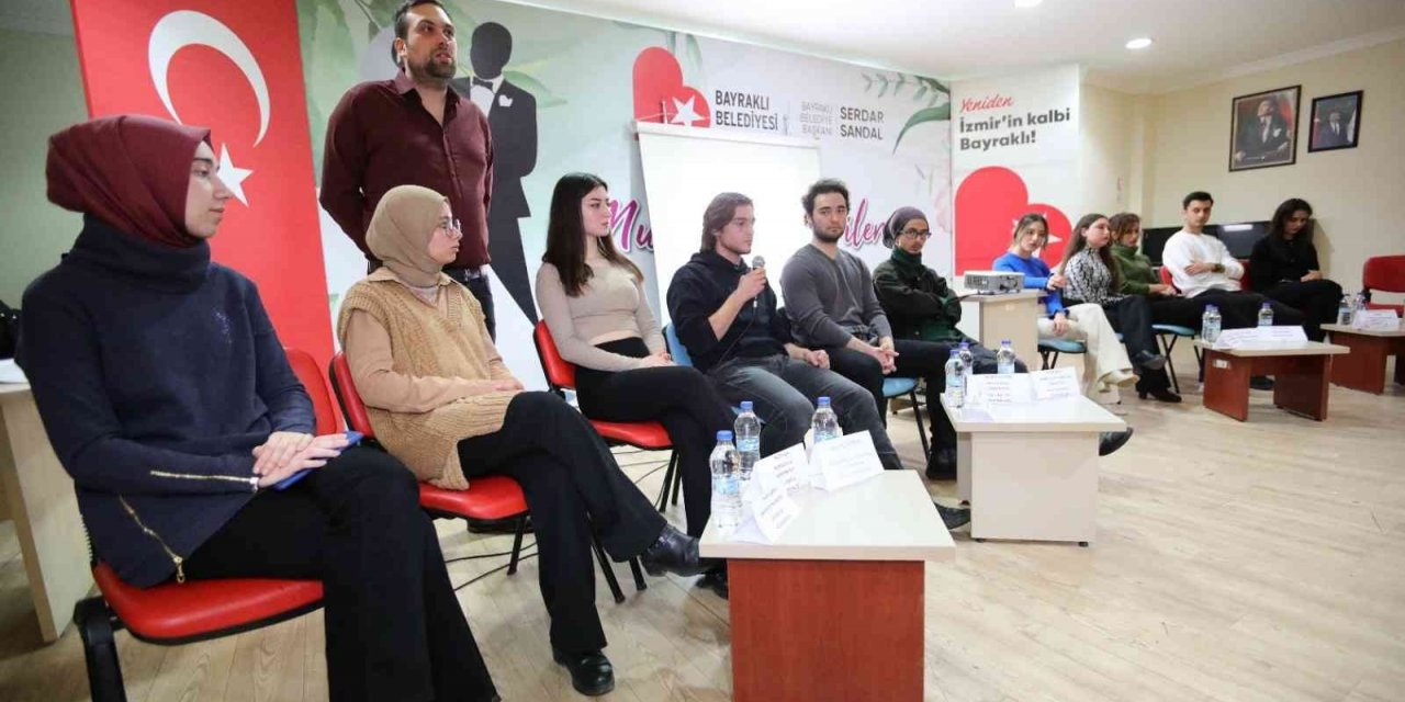 Bayraklı’da üniversiteli ‘akranlar’ buluştu