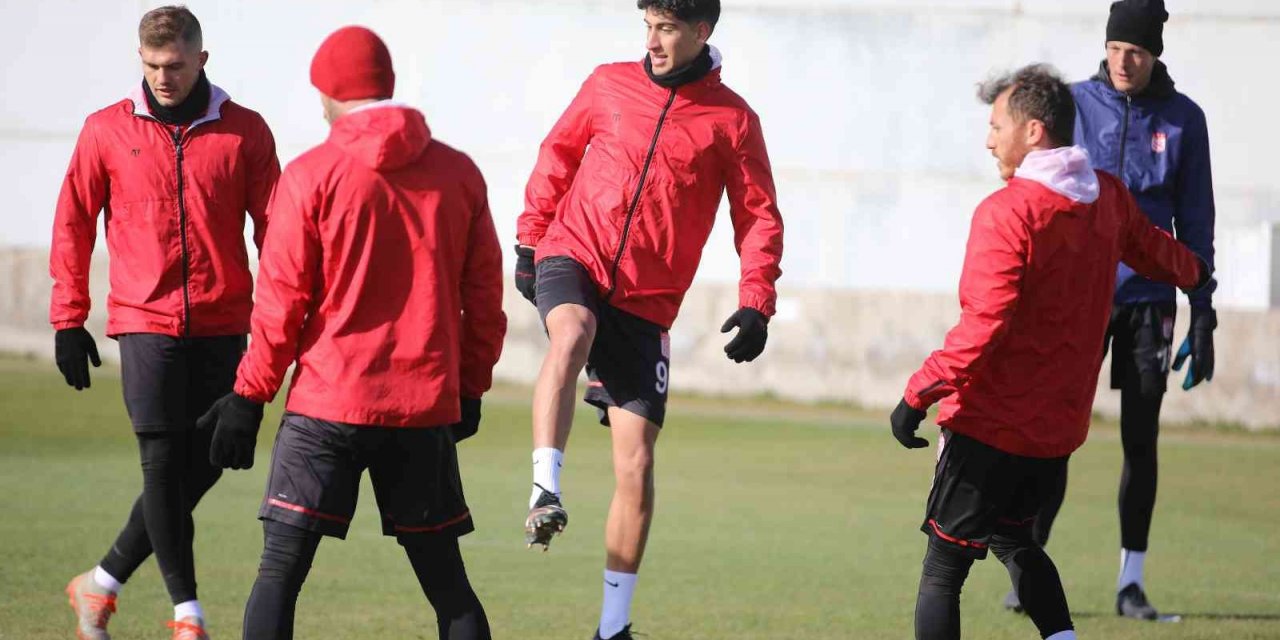 Sivasspor, Adana maçının taktiğini çalıştı