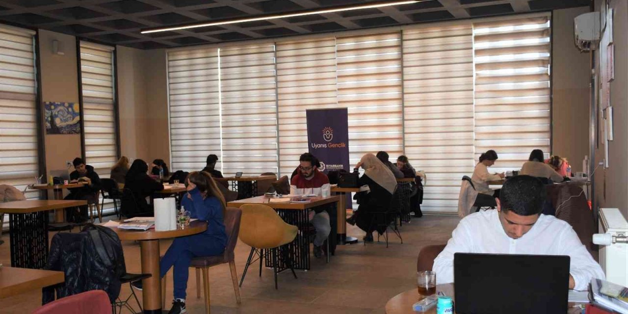 Kitap kafelere sömestr tatilinde yoğun ilgi