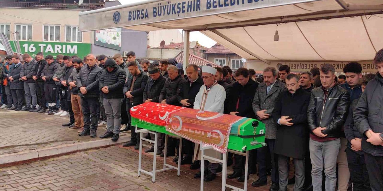 Bursa’da kazada ölen genç gözyaşları arasında toprağa verildi