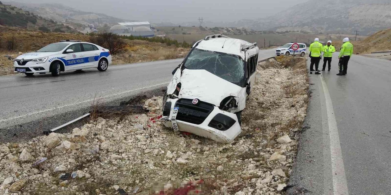Burdur’da refüje çıkıp takla atan aracın sürücüsü hayatını kaybetti