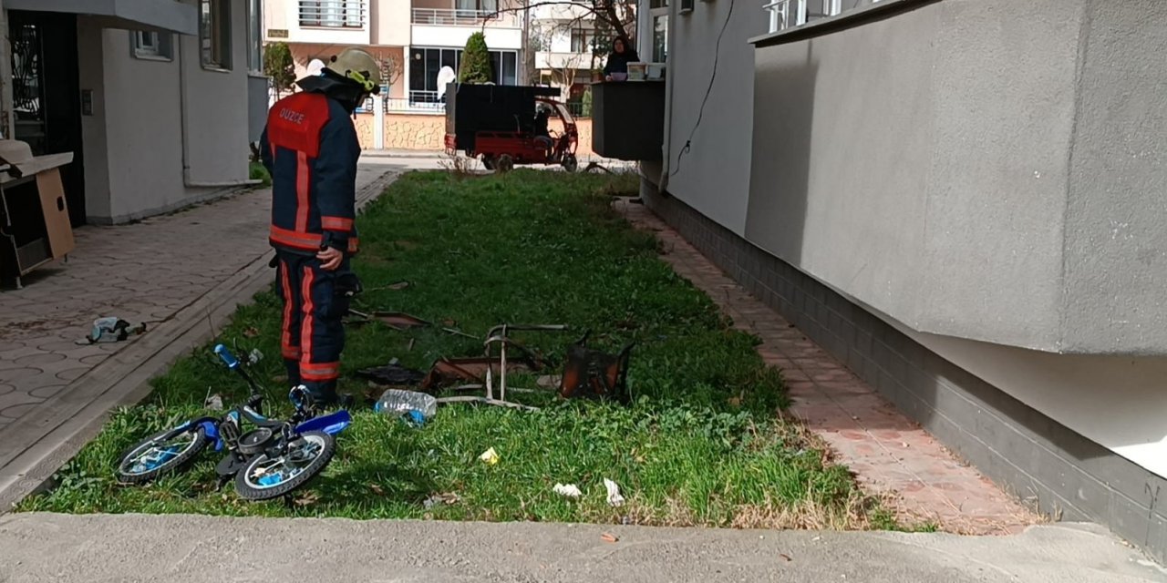 Yanan sehpa ve sandalye itfaiyeyi harekete geçirdi