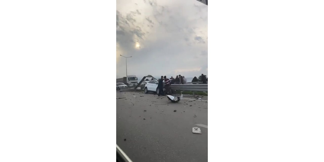 Bursa’da otomobil bariyerlere ok gibi saplandı: 1 ölü