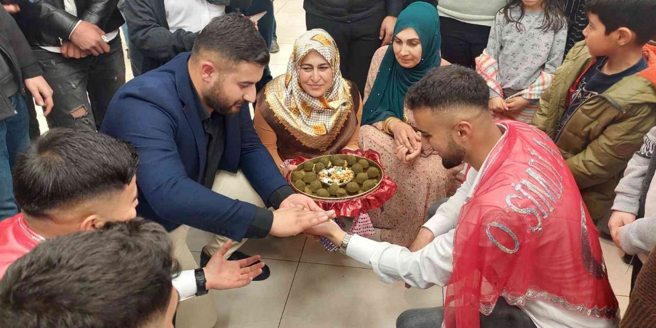 Tomarzalı gençler kına yakılarak askere gönderildi