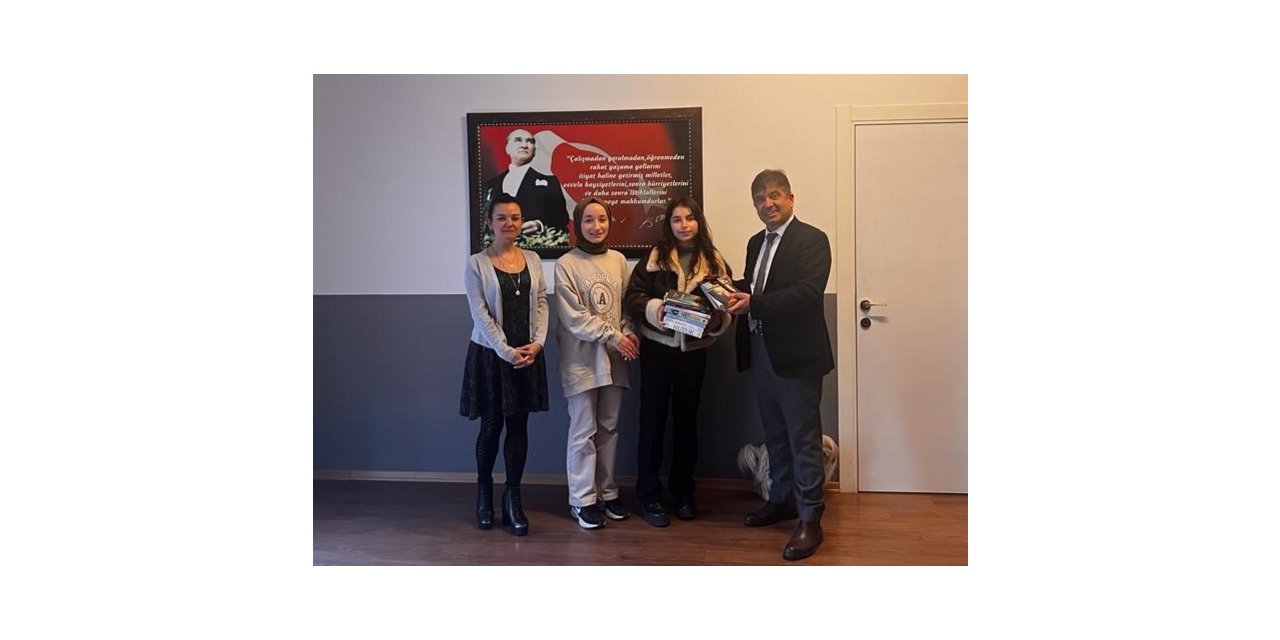 İki okula kitap bağışladılar