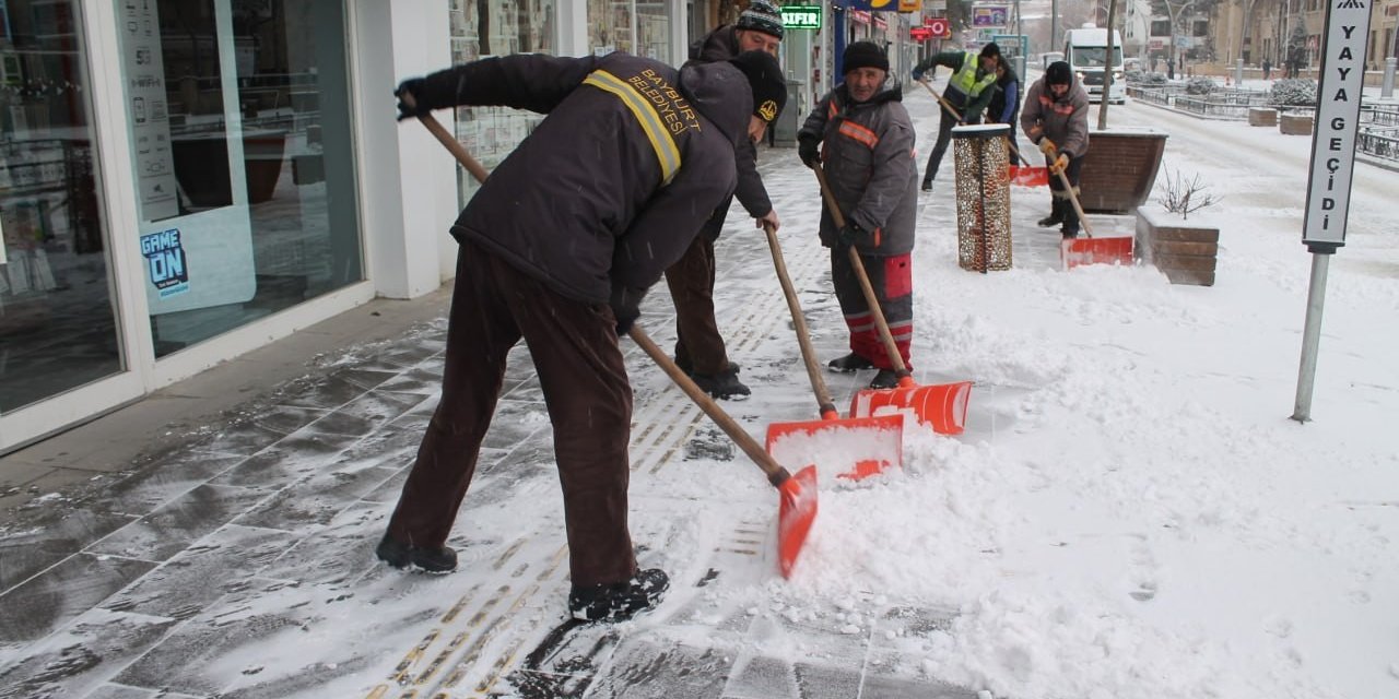 Kurak geçen günlerin ardından Bayburt beyaz gelinliğini giyindi
