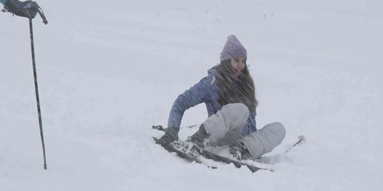 Uludağ’da beklenen kar...35 santimetreye ulaştı