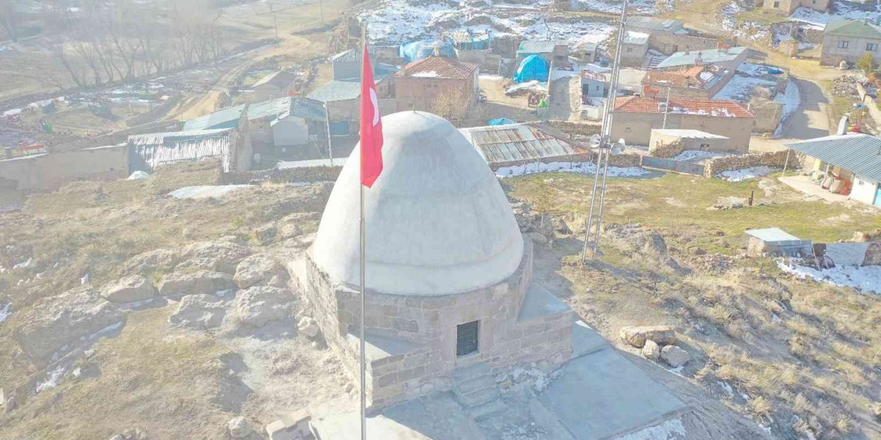 Başkan Büyükkılıç: “Tarihi türbeyi yeniden ayağa kaldırdık”