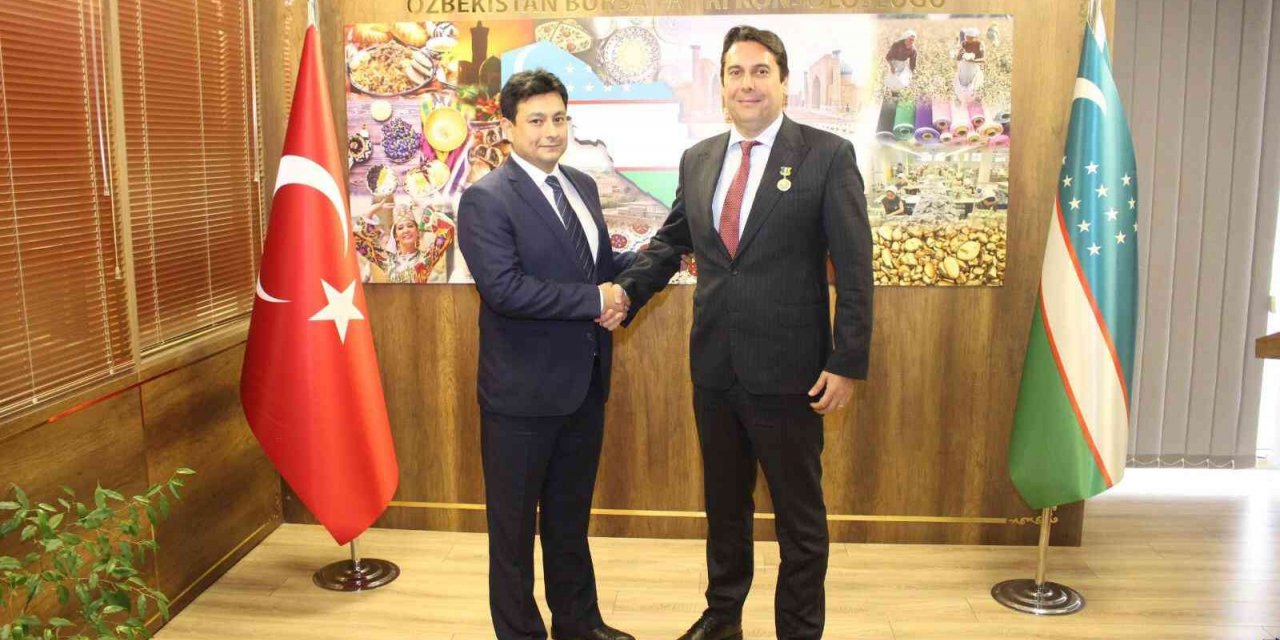 Cem Kürşad Hasanoğlu’na ‘Halklar Dostluğu Nişanı’