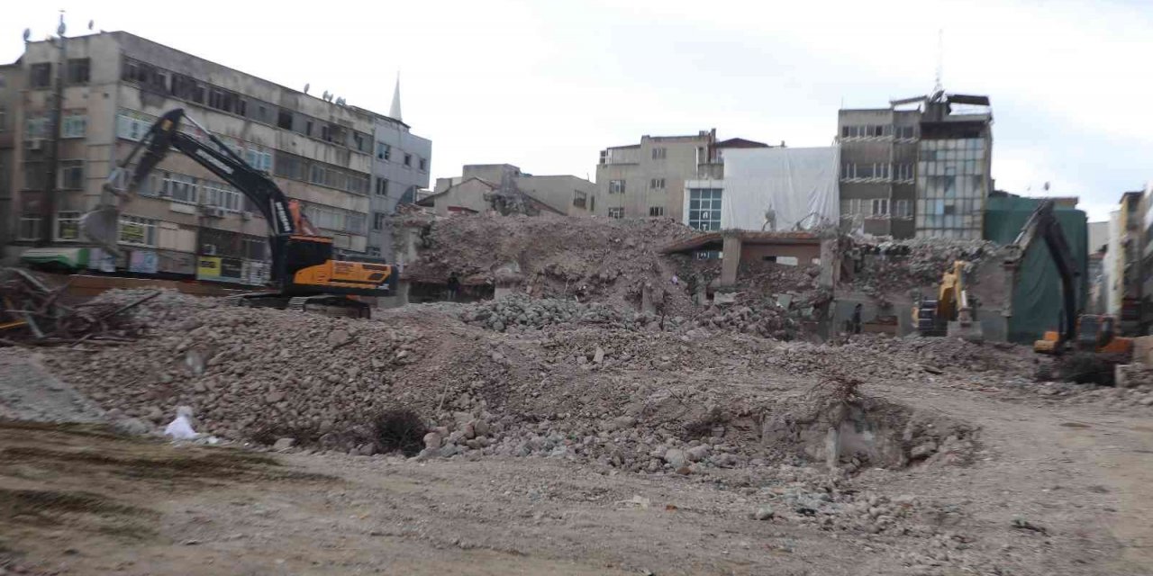 Anakent İş Merkezi tarih oldu: Yerine otopark ve meydan yapılacak