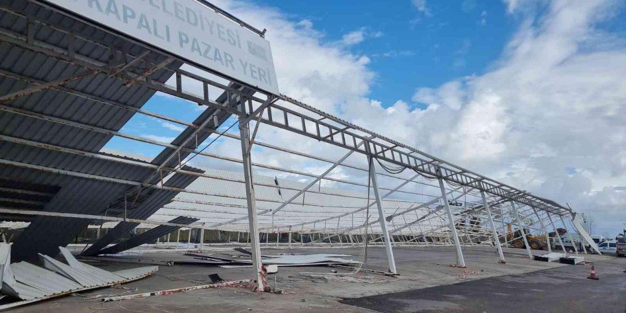 Aksu, gece saatlerinde dolu ve fırtınaya teslim oldu