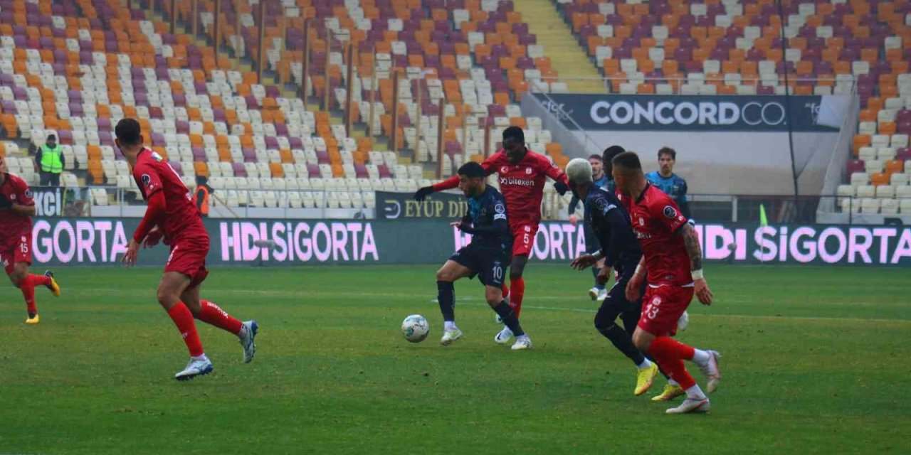 Spor Toto Süper Lig: DG Sivasspor: 0 -  Adana Demirspor: 1 (İlk yarı)