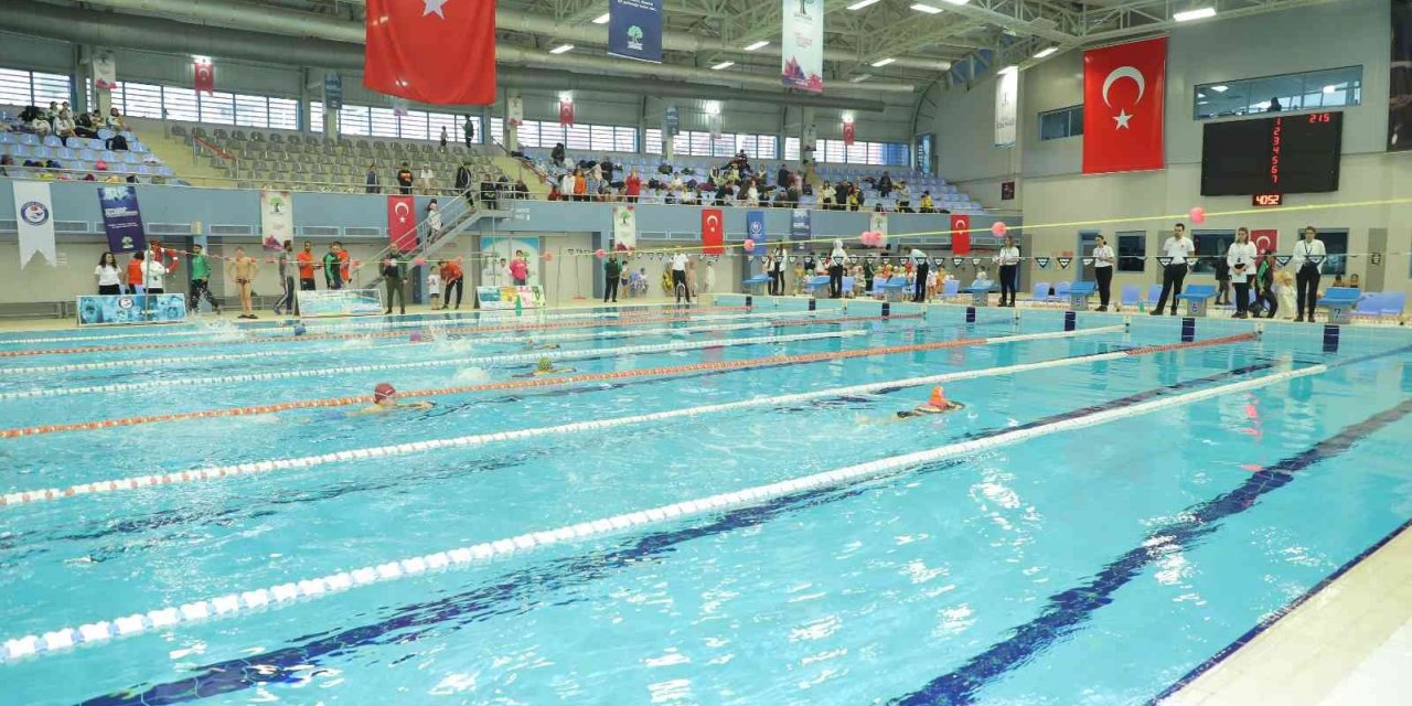 Geleneksel Ata yüzme şenlikleri coşkuyla başladı