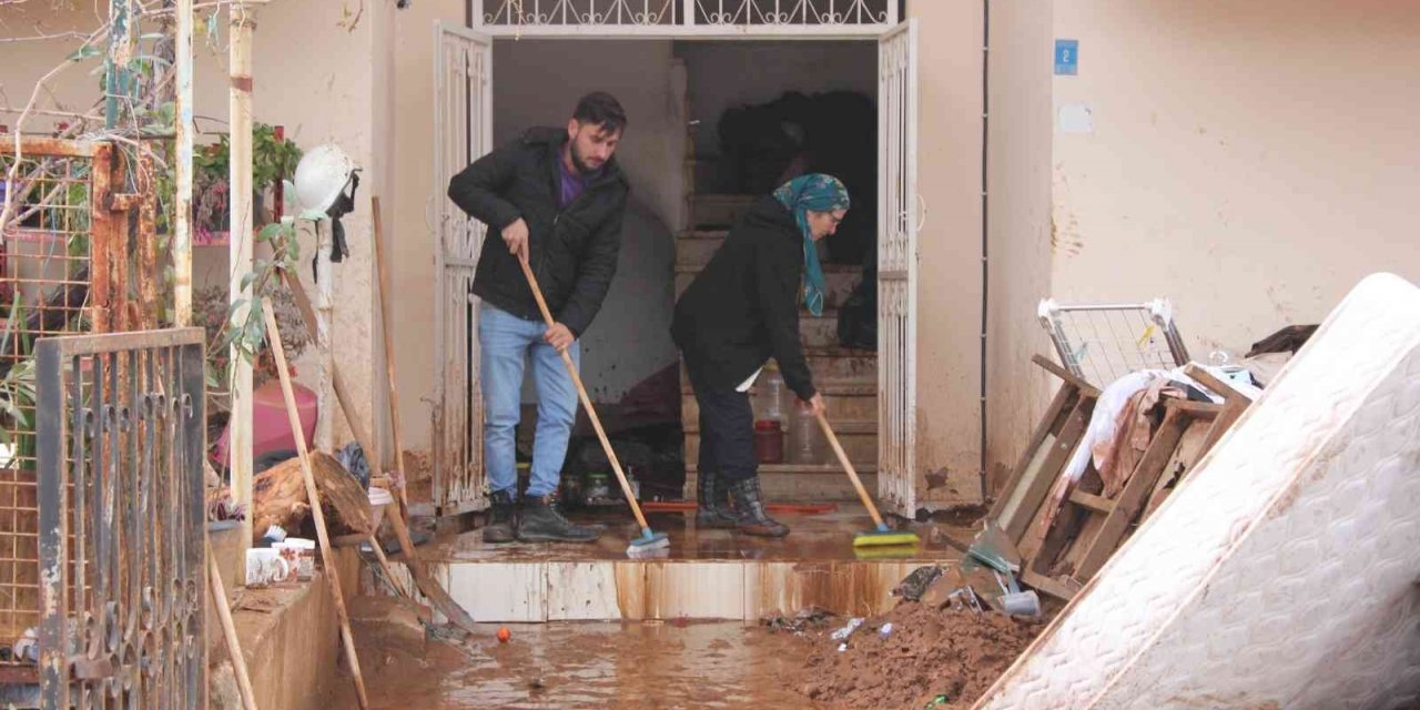 Marmaris’te selin yaraları sarılmaya başlandı