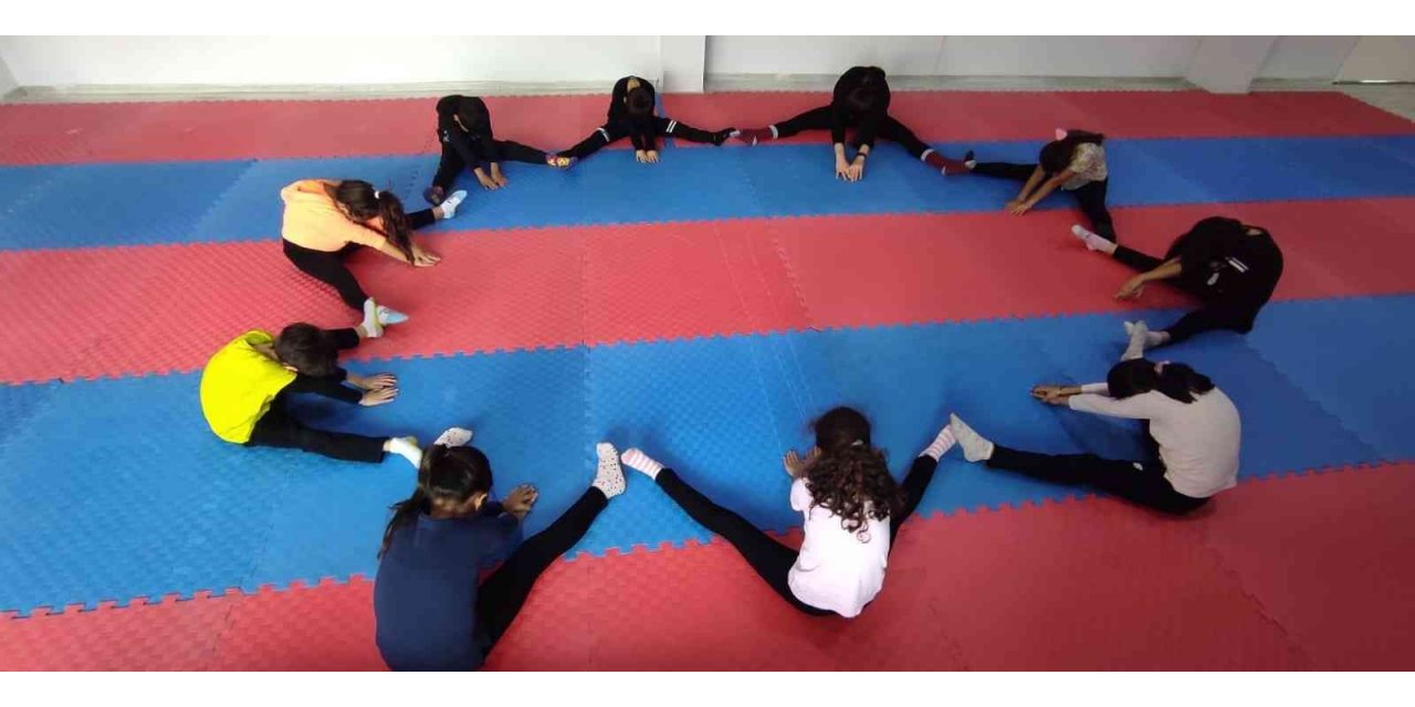 Emirdağ Gençlik Merkezi ara tatilde büyük ilgi görüyor.