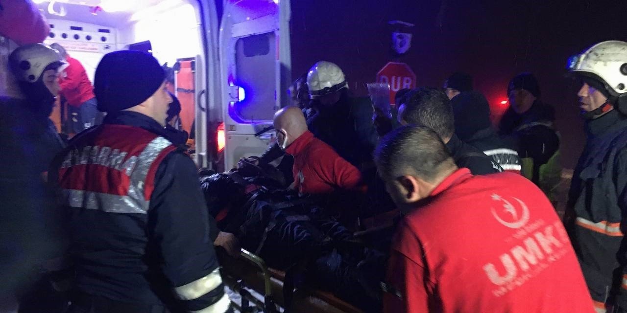 Elazığ’da kazada takla atan aracın altında sıkıştı, ekipler seferber oldu