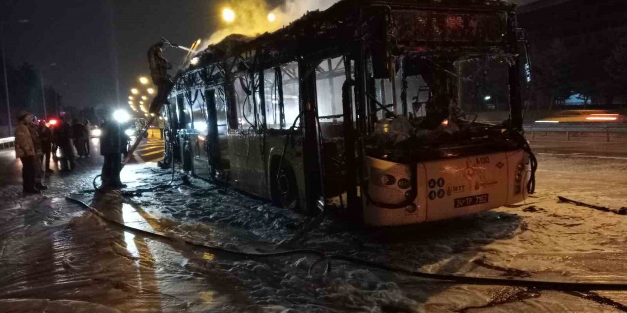 TEM Otoyolunda alev alev yanan İETT otobüsünde patlamalar meydana geldi