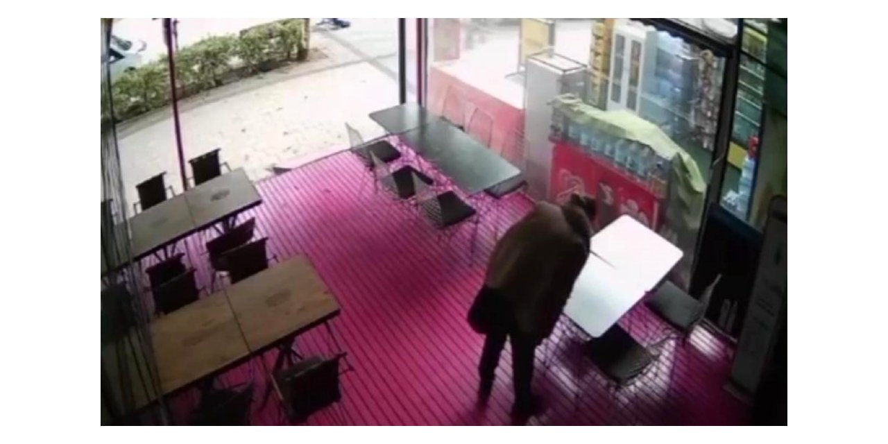 İşe alınmayınca masalara tükürdü