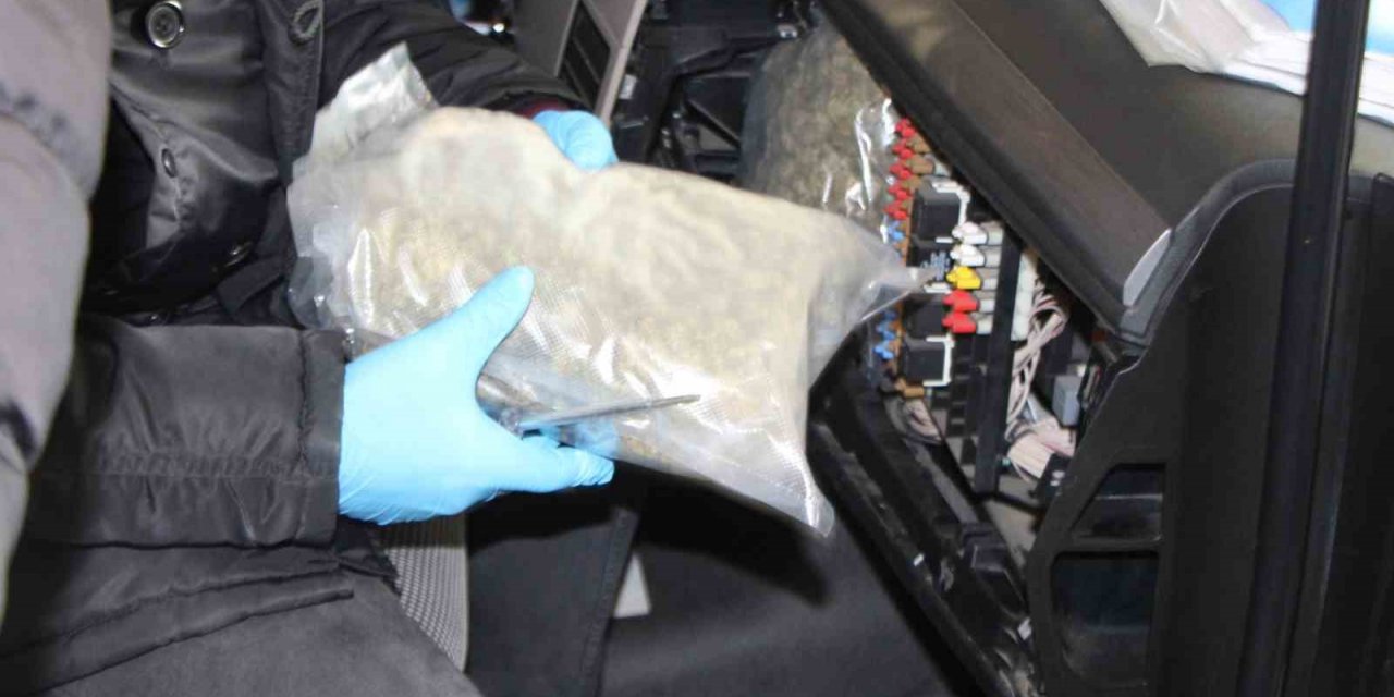 Kapıkule Gümrük Kapısında 11 kilogram esrar ele geçirildi