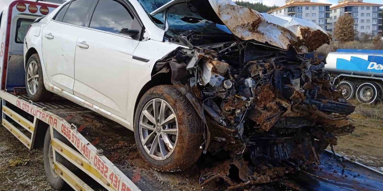 Kontrolden çıkan otomobil köprüden yere çakıldı: 1 ölü, 2 yaralı