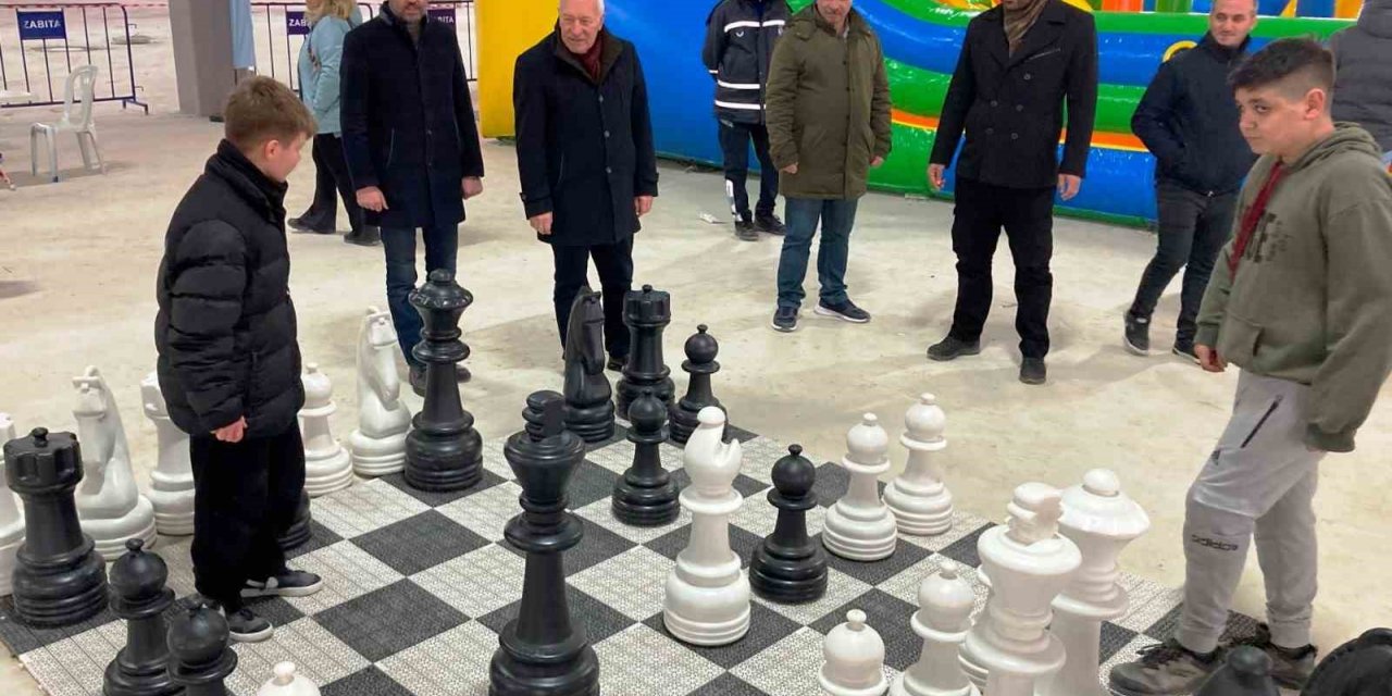 Lapseki Belediyesi’nin ’15 Tatil Eğlencesi’ etkinliğinde çocuklar doyasıya eğlendi