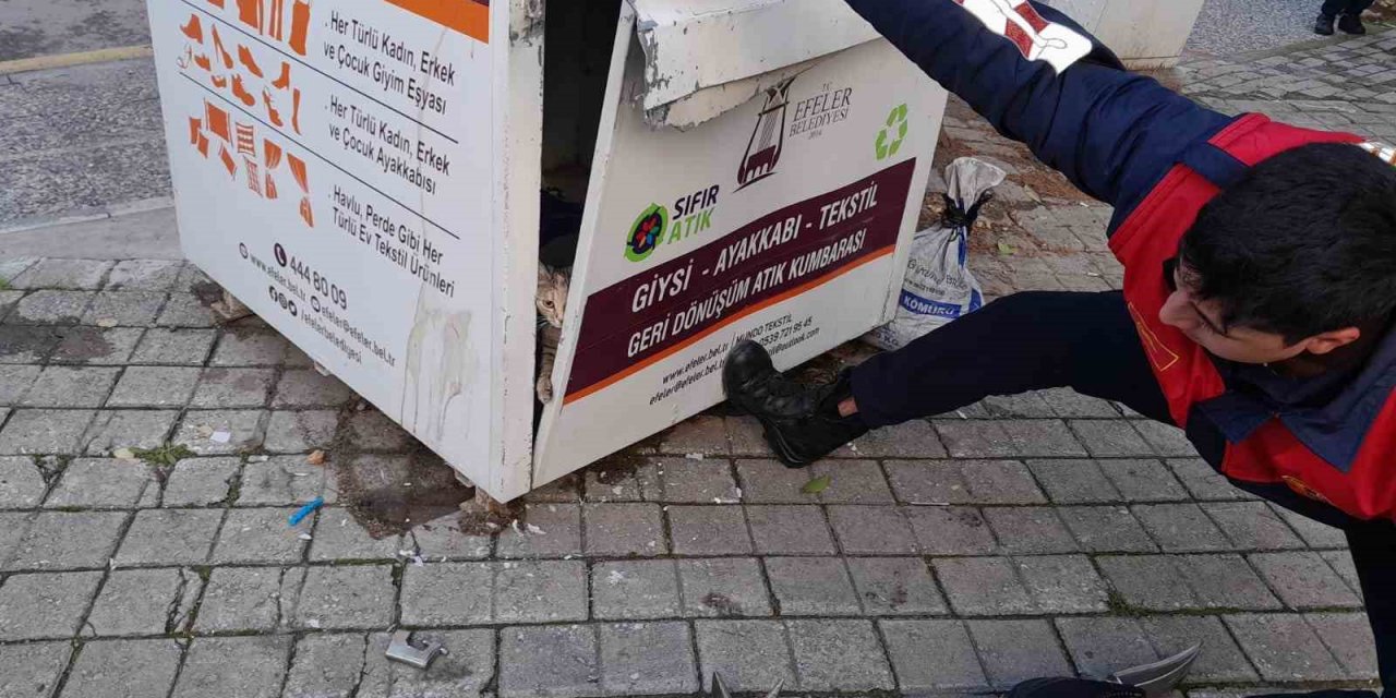 Giysi kumbarasında mahsur kalan kediyi itfaiye ekipleri kurtardı