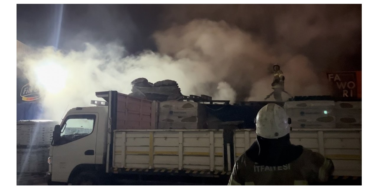 Elektrik trafosundan sıçrayan kıvılcımlar ısı yalıtım malzemelerini tutuşturdu