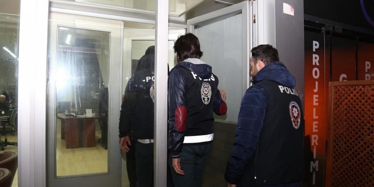 Samsun’da 99 aranan şahıs yakalandı, 56 bin sentetik hap ele geçirildi, 95 araç trafikten men edildi