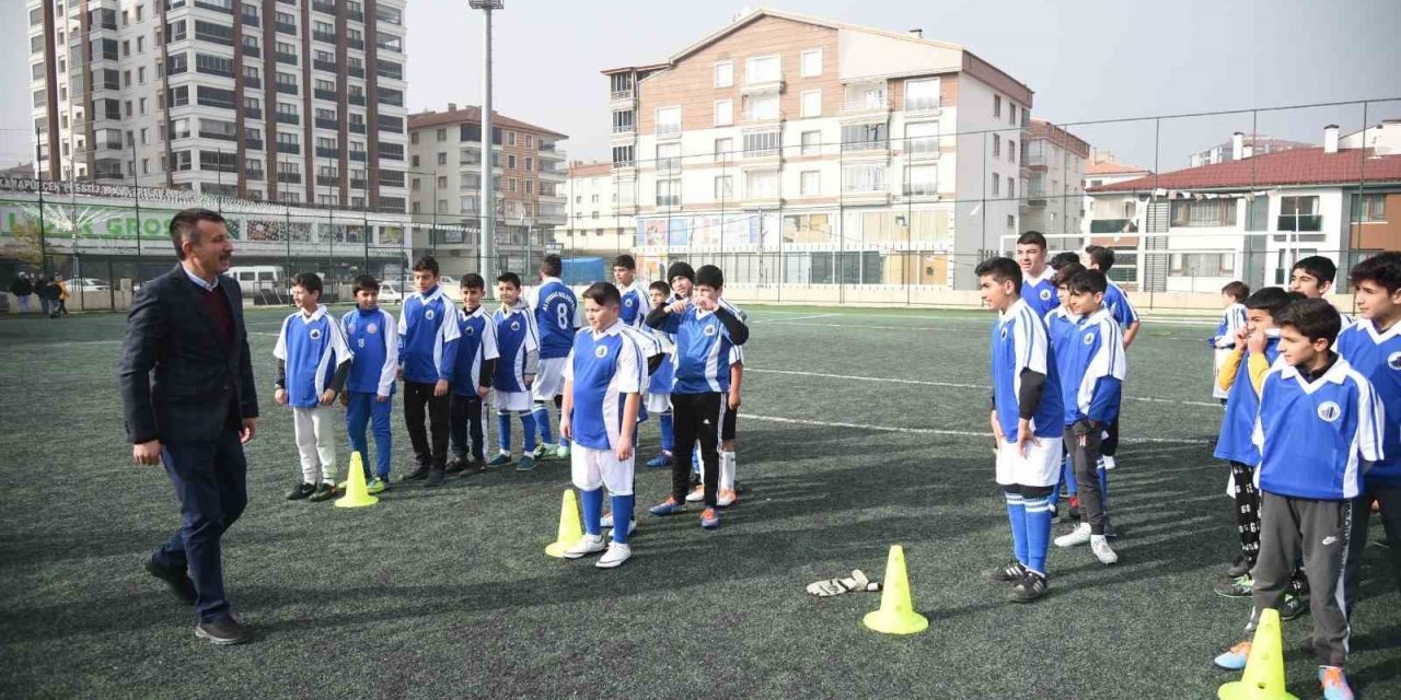 Altındağ Belediyesi ücretsiz futbol kurslarıyla futbolcu yetiştiriyor