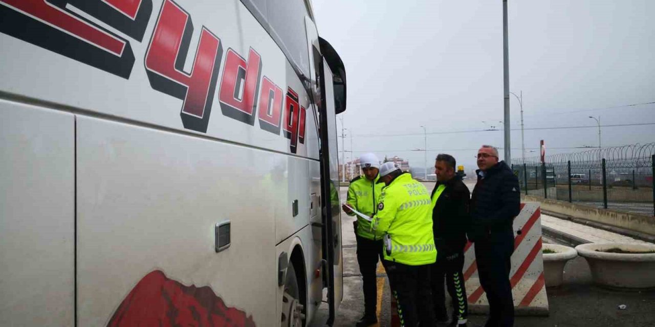 Polisten kış lastiği denetimi