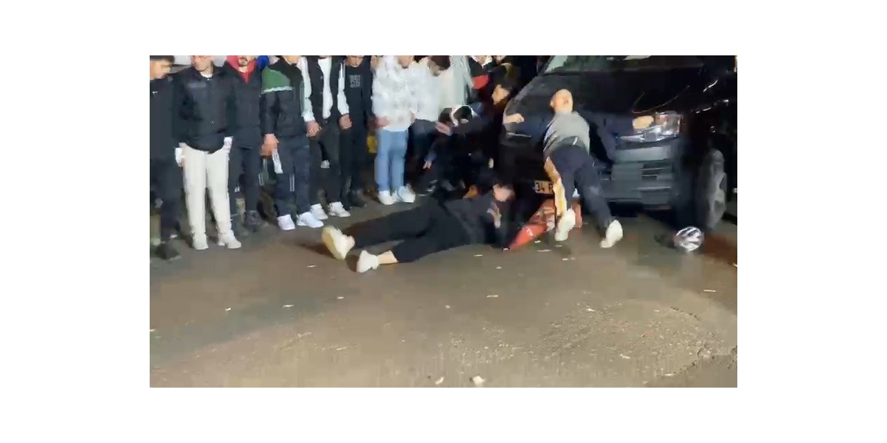 Çekmeköy’de halay çekenlerin arasına minibüsün daldığı anlar kamerada