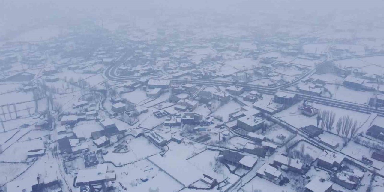 Bitlis’te kar yağışı etkisini sürdürüyor