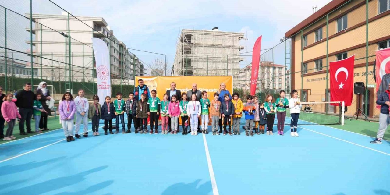 Sömestr şampiyonları kupalarını aldı