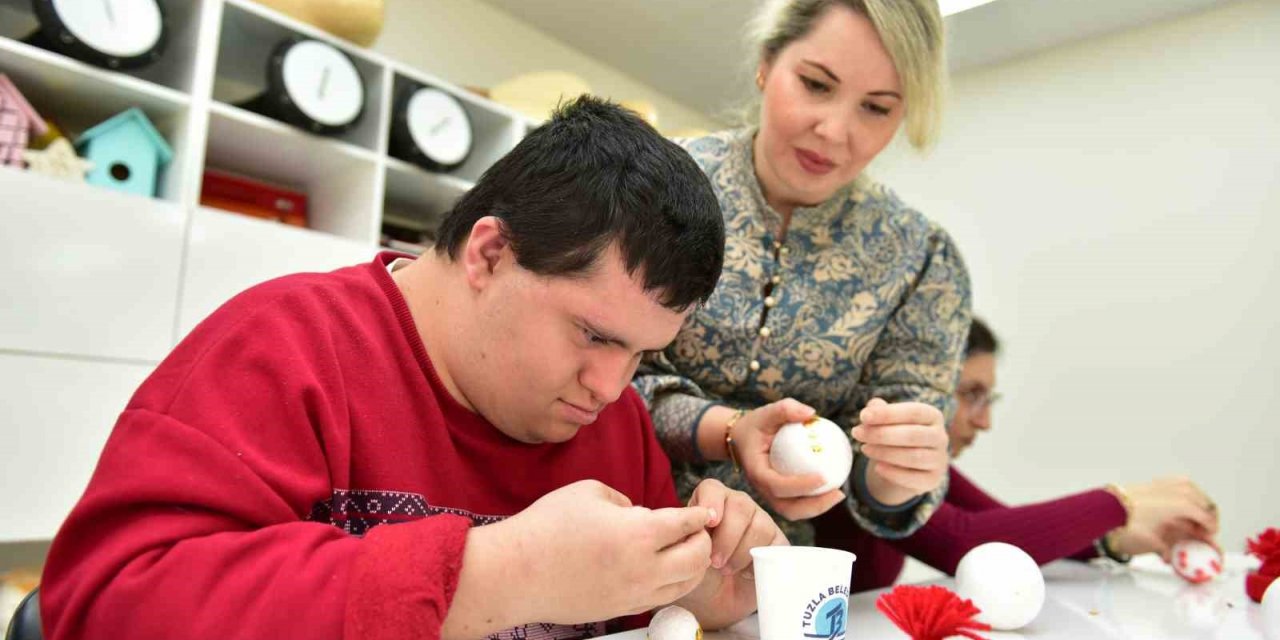 Tuzla Belediyesi Engelsiz Yaşam Merkezi’nde eğitimler aile sıcaklığında devam ediyor