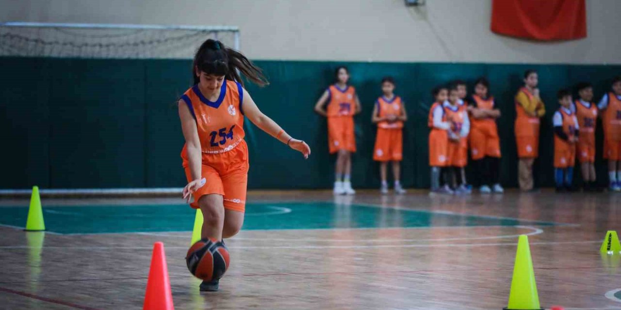 Sinan Güler çocuklarla bir araya geldi