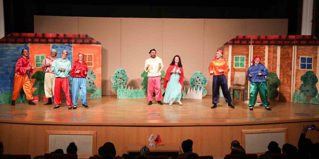 Talas’tan çocuklara karne hediyesi