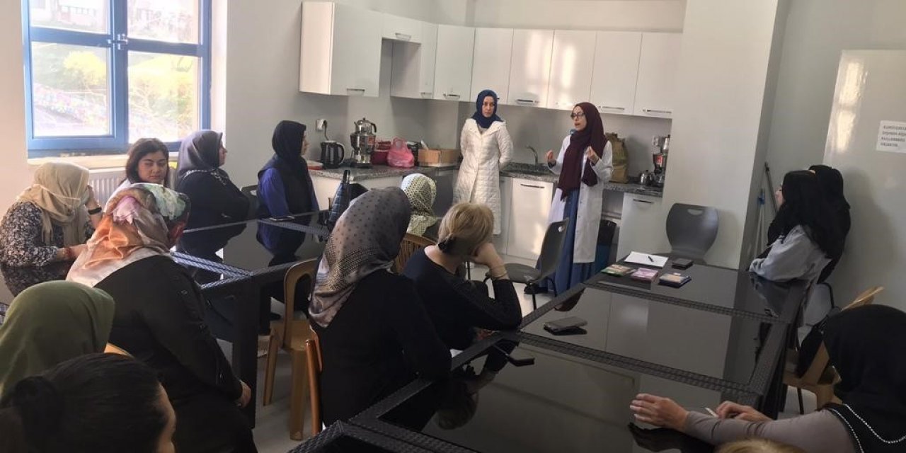 Kadınlar hastalıklara karşı bilgilendiriliyor