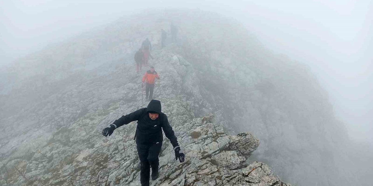 Aydınlı dağcılar, Mitolojilere konu olan Murat Dağı’na tırmandı