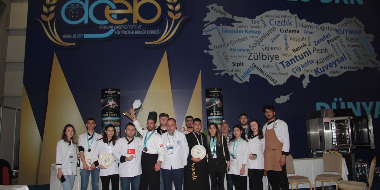 PAÜ öğrencileri mutfak yarışmasından 3 kupa ve 26 madalya ile döndü