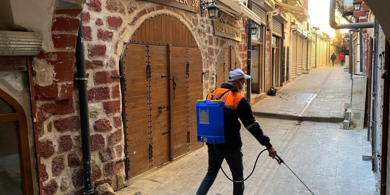 Mardin’de 193 bin çöp konteyneri, 80 bin rögar ve binlerce nokta ilaçlandı