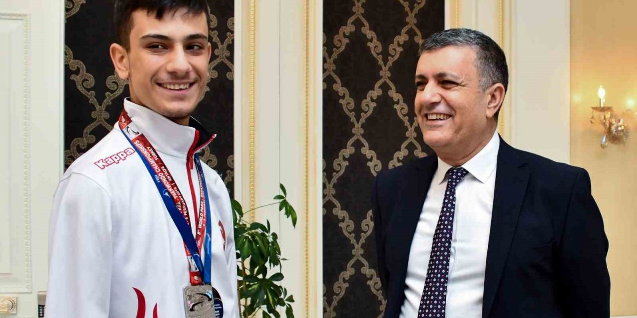 Esenyurt’un gururu Tekvandocu Yusuf Türkiye şampiyonu