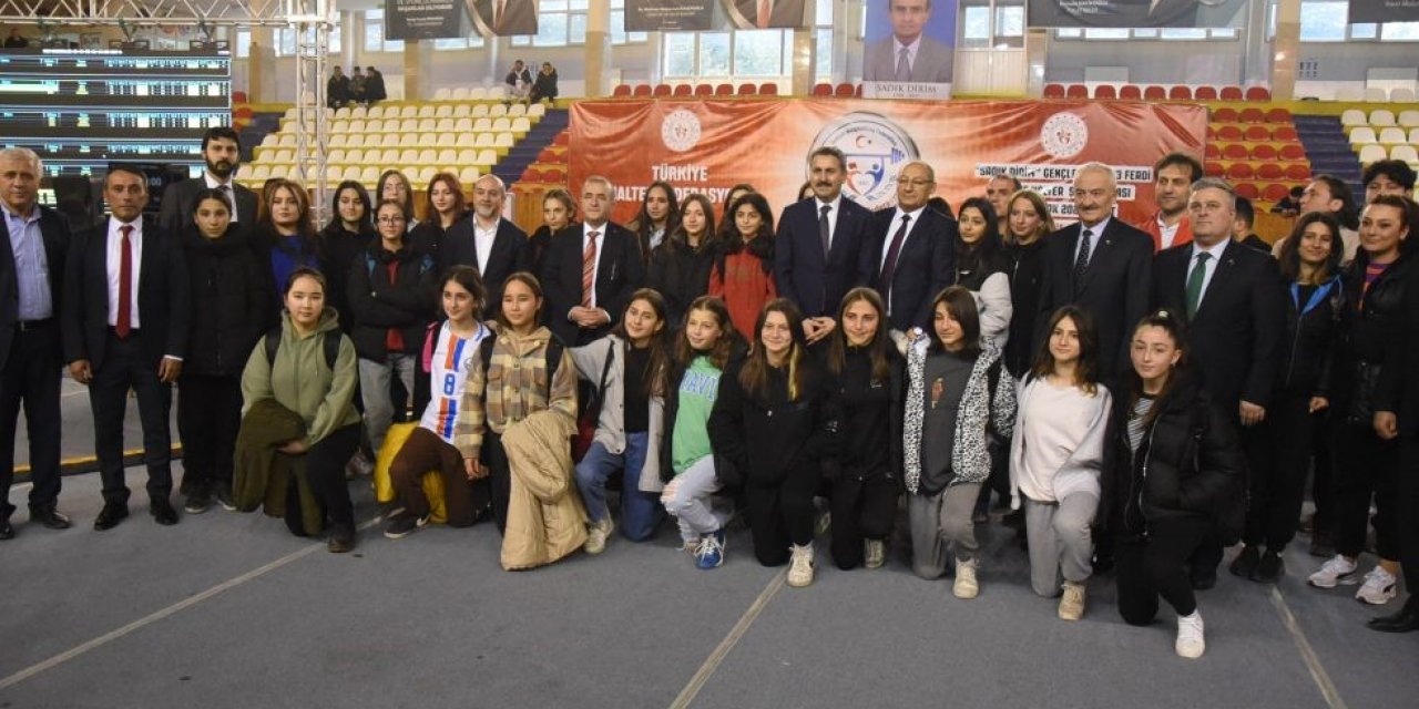 Halter şampiyonasına BARÜ’lü sporcular 9 madalyayla damga vurdu