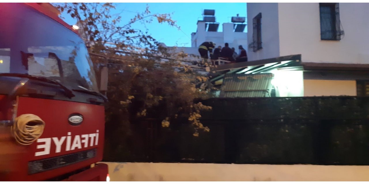 Dengesini kaybederek düşen elektrik ustası yaralandı