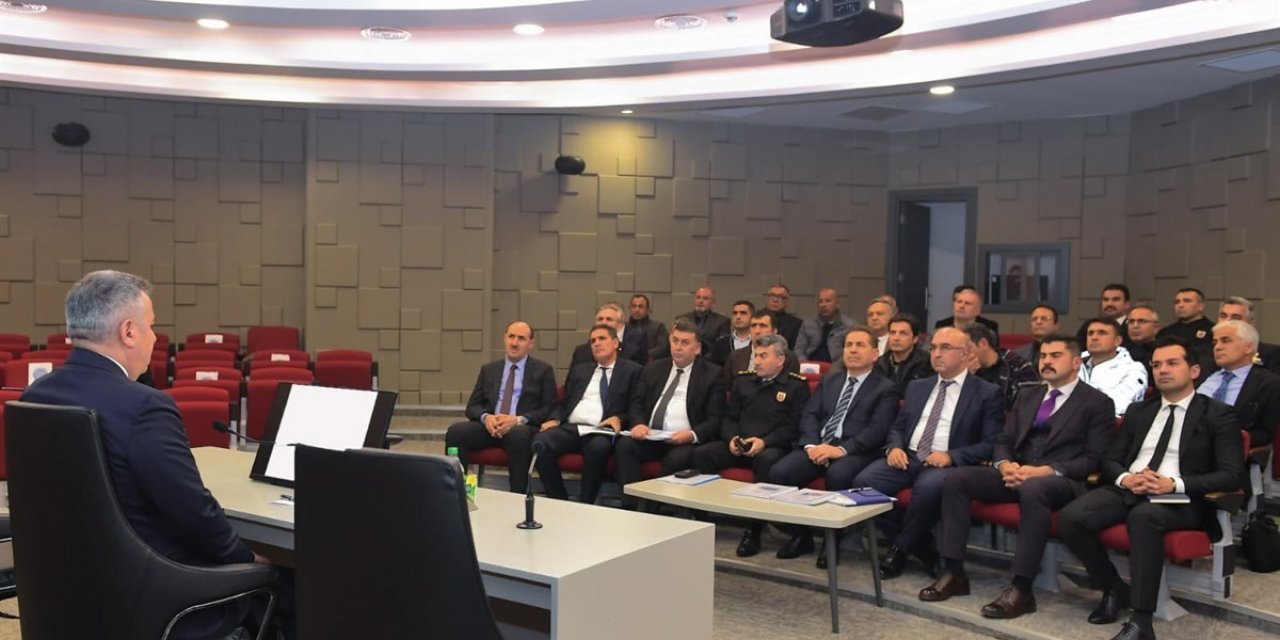 Vali Elban: "Geleceğimizi kendi ellerimizle karartmamalıyız"