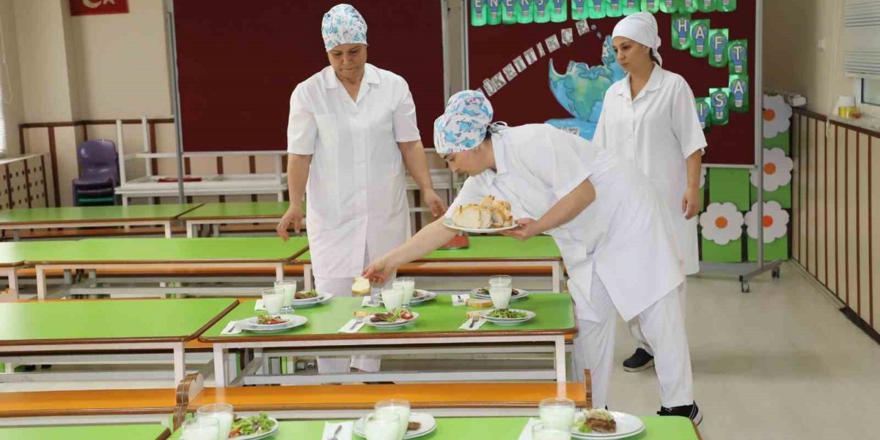 Bursa’da 70 bin öğrenciye ücretsiz yemek