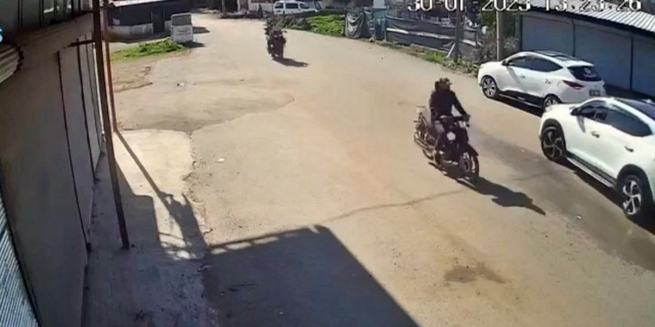 Polisle şüphelinin kovalamacasına katıldı, gelişmeleri an be an aktardı