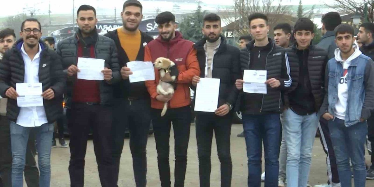 Modifiye tutkunları toplanıp, yedikleri cezaları sergiledi