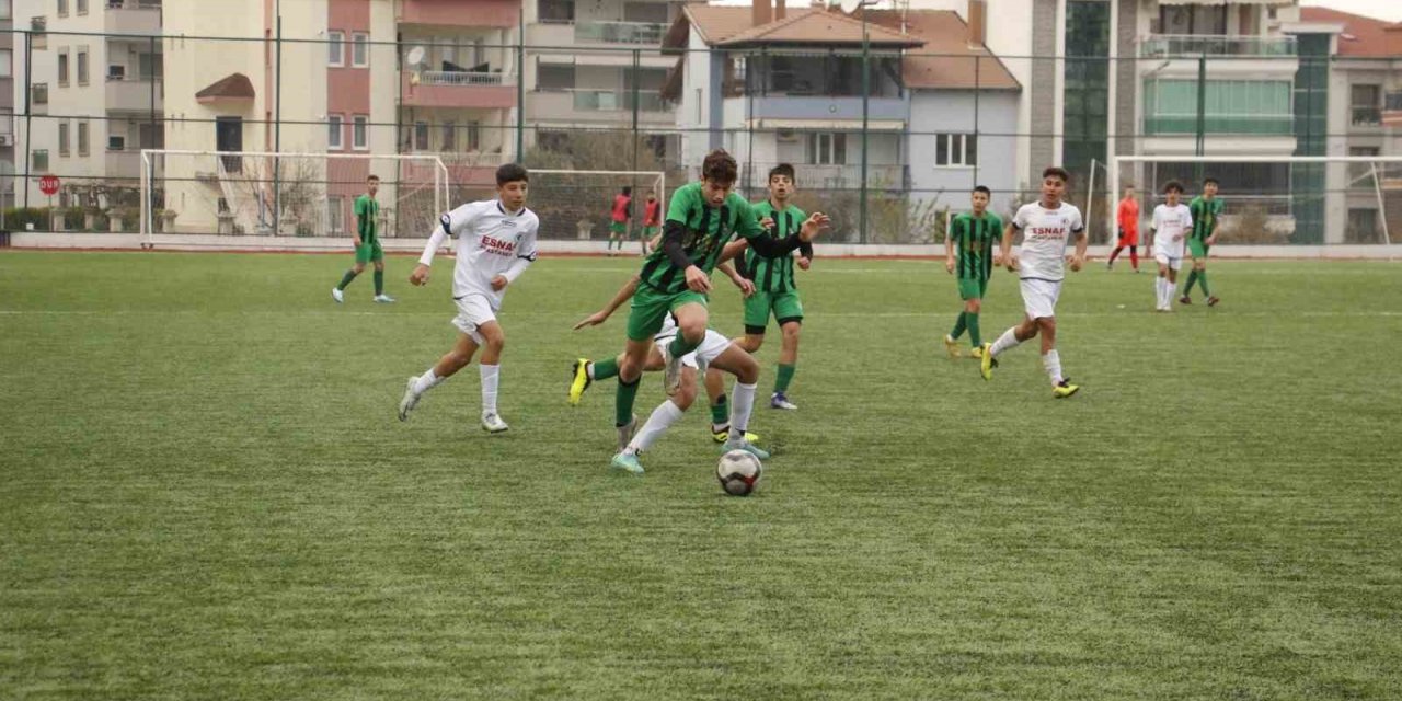 Denizlispor rakibini mağlup ederek lider oldu
