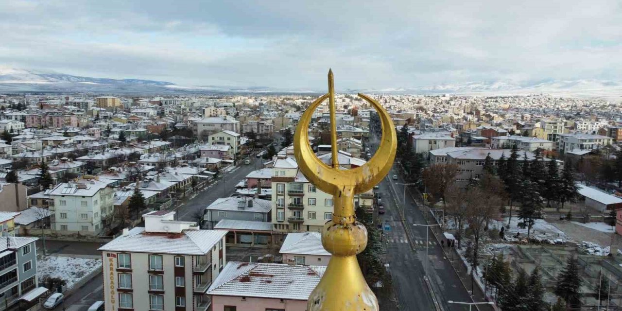 Kar yağdığı çatılardaki birikintilerden anlaşıldı