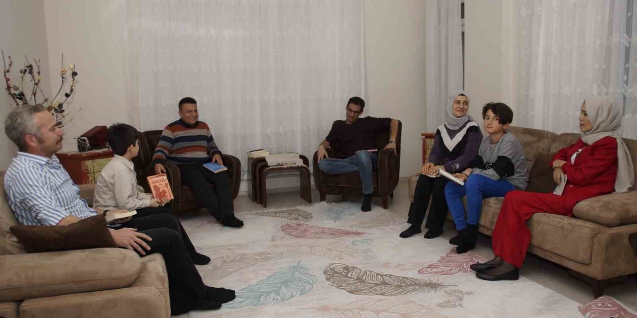 Karaman’da “Çay koy geliyoruz, birlikte okuyoruz’’ projesi